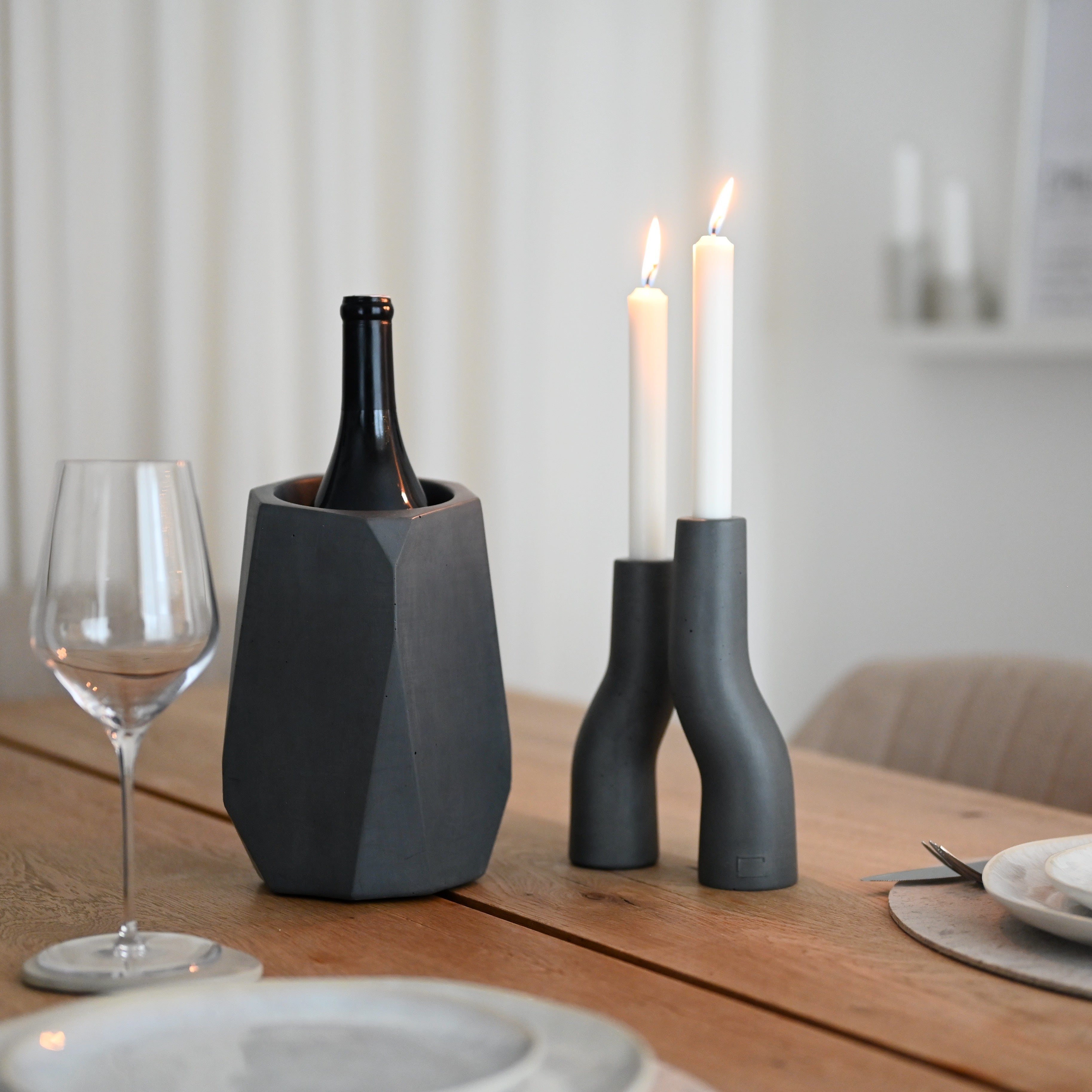 Die perfekte Tischdekoration: Beton-Accessoires für stilvolle Dinner-Abende